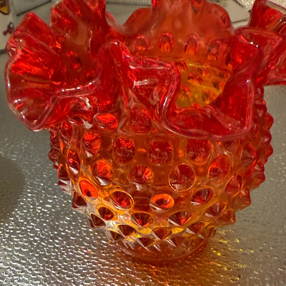 Vintage Fenton Amberina Hobnail Vase with Ruffled Edges - Picture 11 of 11